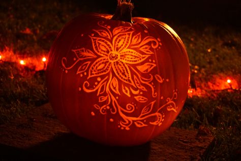 Flower pumpkin carving idea Tangled Flower Pumpkin Carving, Pumpkin Flower Carving, Dragonfly Pumpkin Carving, Flower Carved Pumpkin, Pumpkin Carving Flowers, Tangled Pumpkin Carving Ideas, Cottagecore Pumpkin Carving, Pumpkin Carving Ideas Intricate, Pumpkin Carving Ideas Tangled