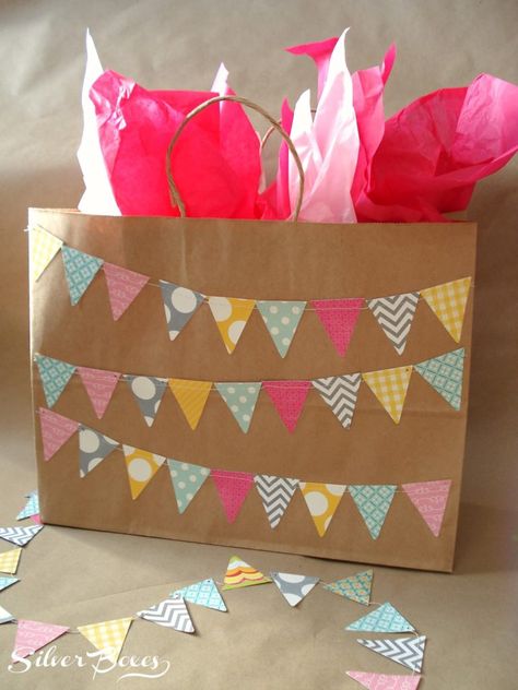 Ready for Holiday Season: Fun Ways to DIY Gift Bags Diy Pennant, Gift Bag Ideas, Bunting Diy, Flag Bag, Decorated Gift Bags, Gift Bags Diy, Kraft Bag, Creative Gift Wrapping, Brown Paper Bag