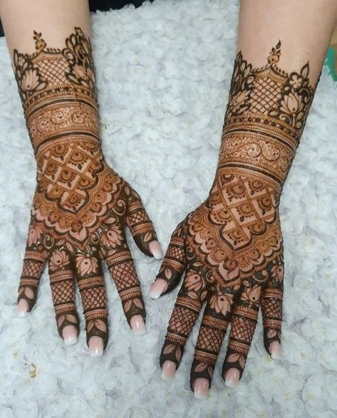 Heavy Fingers Mehndi Designs, Outer Hand Mehndi Designs, Thick Mehndi Designs, Backside Mehendi Design, Desi Mehndi, Fiance Quotes, New Henna Designs, Indian Mehndi, Mehendi Art