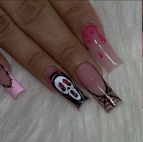 Pretty halloween nails Halloween Nail Designs Ghost Face, Ghost Pink Nails, Gost Face Nail Art, Halloween Ghostface Nails, Ghost Face Halloween Nails, Ghost Face Short Nails, Short Ghostface Nails, Ghost Face Nails Pink, Ghost Face Nails Short