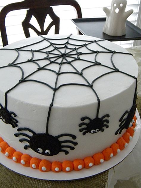 Spider Cake For Trey Trey is having his 4th birthday & his mother thought a Halloween-ish cake would be super fun. Agreed. Spiderweb Cake Design, Halloween Cake Spider Web, Spider Web Cake Design, Easy Halloween Cakes For Kids, Spider Cake Birthday, Spider Cakes, Spiderweb Cake, Fall Cakes Decorating, Spider Web Cake