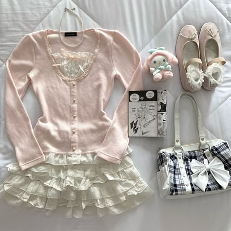 Fit Ideas Aesthetic, Pink Aesthetic Makeup, Shoujo Style, Miffy Aesthetic, Acubi Club, Hachi Nana, Korean Fashion Grunge, Shoujo Girl, Kawaii Outfit Ideas