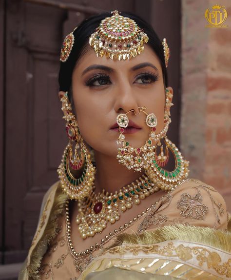 Punjabi Traditional Jewellery® on Instagram: “Coming from the generations, unbound to any trend changes, the timeless beauty of traditional. Punjabi Traditional Jewellery presents…” Punjabi Traditional Jewellery Gold, Punjabi Jewelry Traditional, Punjabi Wedding Jewelry, Punjabi Aesthetic, Punjabi Jewellery, Middle Eastern Makeup, Punjabi Traditional Jewellery, Marriage Jewellery, Indian Accessories