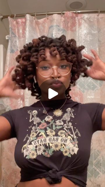 savanah on Instagram: "FULL CURLY LOCS TUTORIAL !!! 🌱💓💓 w/ @freetheroots   Are you guys trying this hairstyle out??  . . . #locs #loccurls #locstyles #locnation #loclivin #locjourney #loclife #loclove #locqueen #locstylesforwomen #locstylist #curlylocs #coloredlocs #brownlocs #loctutorial #freetheroots" 2strand Twist Women Locs, Lic Styles Women, Start Locs On Short Hair, Loc Roller Set, Med Locs Hairstyles Women, Loose Locs Hairstyles For Women, Rod Loc Styles, Locs Bantu Knot Styles, Homecoming Loc Styles