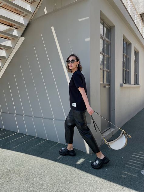 Crocs, black tshirt, leather trousets, yuzefi, jil sander Black Platform Crocs Outfit, Crocs Black Outfit, Crocs Outfit Summer, Black Crocs Outfit, Crocs Summer, How To Style Crocs, Styling Crocs, Crocs Outfit, Platform Crocs