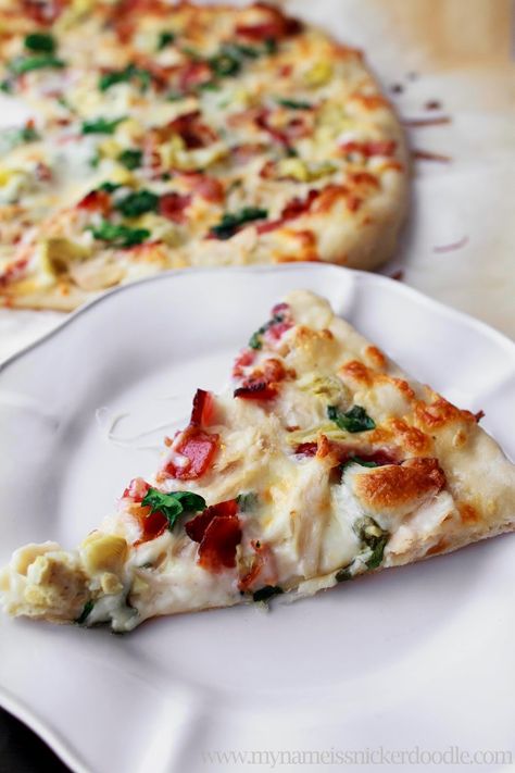 Pepperoni Pizza Chicken Artichoke Pizza, Chicken Bacon Artichoke, Chicken Artichoke, Artichoke Pizza, Bacon Pizza, Creamy Garlic Sauce, Artichoke Chicken, Pizza Recipes Dough, Creamy Garlic