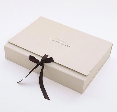 Pola Kotak, Rough Linen, Elegant Gift Wrapping, Luxury Packaging Design, Packaging Ideas Business, Clothing Packaging, Fashion Packaging, Branding Design Packaging, Gift Box Design