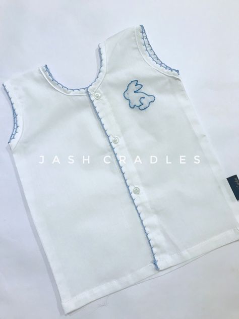 Jabla with crochet border and hand embroidery Jabla Designs For Kids, Jabla Designs For Babies, Boys Dresses, Baby Dress Embroidery, Bling Makeup, Newborn Baby Dresses, Baby Applique, Crochet Border