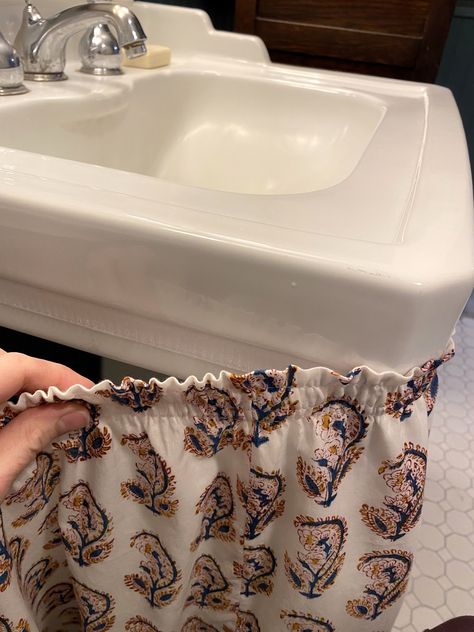 From-scratch sink skirt tutorial / Create / Enjoy Curtain Sink Skirt, Pedestal Sink Curtain, Skirted Pedestal Sink, Utility Sink Skirt Diy, Skirted Bathroom Sink, Skirted Sink Bathroom, Pedestal Sink Skirt, Farmhouse Cloakroom, Sink Skirt Laundry Room