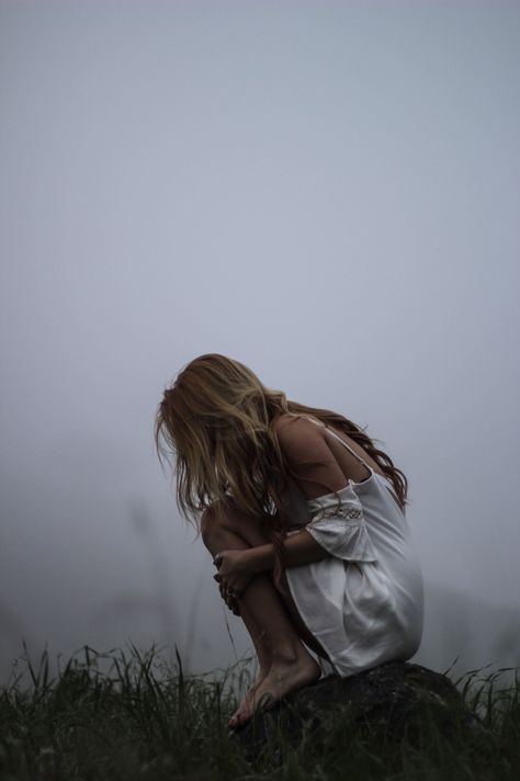 Fog Photoshoot Ideas, Foggy Photoshoot Photo Ideas, Fog Photography Portrait, Stormy Photoshoot, Alone Photoshoot Ideas, Gloomy Day Photoshoot, Fog Picture, Fog Photoshoot, Foggy Photoshoot