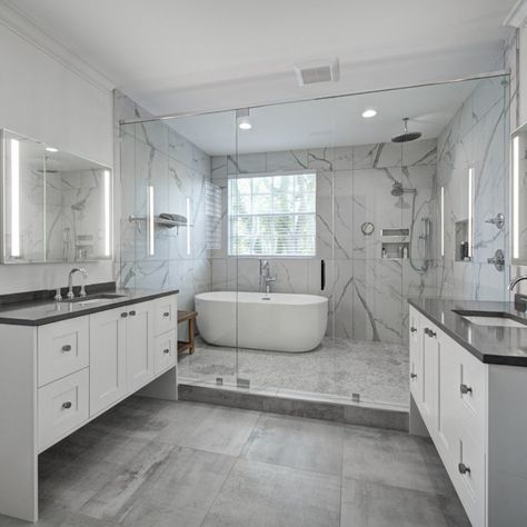 Bathroom Tub Shower Combo, Urban Project, Bathtub Shower Combo, Bathroom Tub Shower, Bathroom Redesign, Bathroom Tub, Bathroom Remodel Shower, Bathroom Remodel Designs, Big Bathrooms