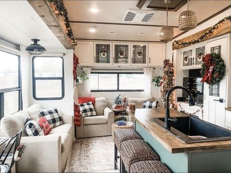 Glamper Camper, Rv Holiday, Rv Interior Remodel, Camper Interior Design, Tiny House Camper, Trailer Decor, Diy Camper Remodel, Rv Homes, Trailer Living