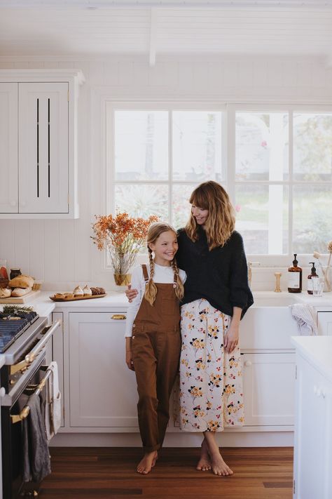 Our kitchen renovation: shaker-style kitchen details and colours Babyccino Kids: Daily tips, Children's products, Craft ideas, Recipes & More Woman In Kitchen, Easy Quotes, Kitchen Renovation Diy Ideas, Courtney Adamo, Quotes Relatable, Beautiful Kitchen Designs, Diy Kitchen Renovation, Shaker Style Kitchens, Kitchen Details