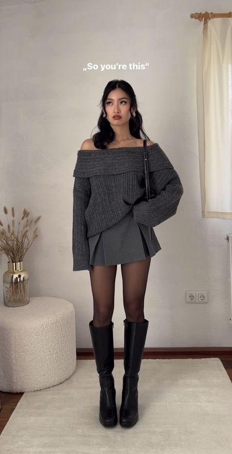 Brunette Outfits Fall, Winter Outfits Abroad, Back To School Outfits Classy, Aesthetic Clean Outfits, Long Sleeve Shirt And Skirt Outfit, Layerd Outfits Shirt, Winter Graduation Guest Outfit, Casual Elegant Outfits Winter, Taurus Clothing Style