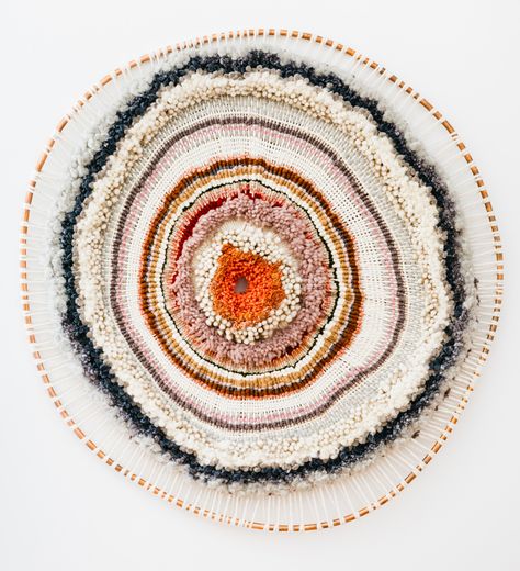 Massive Circular Weavings by Tammy Kanat Combine Intuitive Pattern-Making and Natural Fibers | Colossal Tammy Kanat, Circular Weaving, Textiles Artwork, Colossal Art, Hanging Fabric, Copper Frame, Diy Bricolage, Yarn Wall Hanging, Wall Hanging Diy