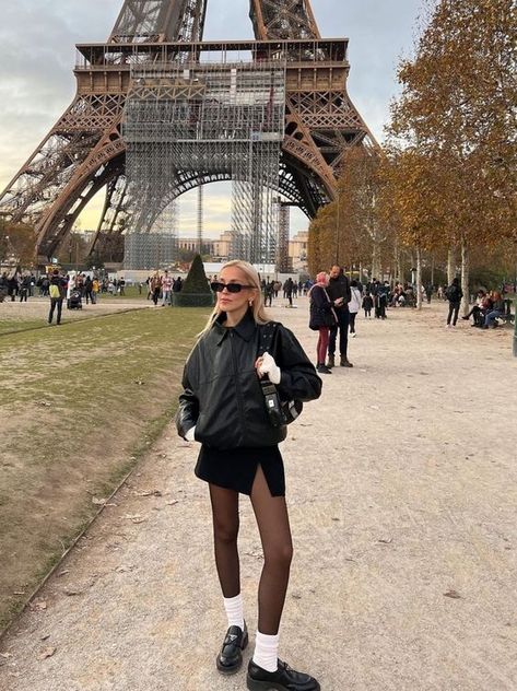 Outfit Inspo Winter Europe, Classy Paris Outfit, Loafers With Stockings Outfit, Amsterdam Winter Style, Europe December Outfit, December Europe Outfits, Autumn Outfits Europe, Dinner In London Outfit, Loafers With Stockings