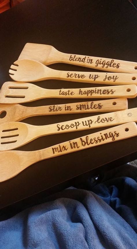 Wood Burn Spoons, Hantverk Diy, Dremel Projects, Laser Cut Wood Crafts, Woodburning Projects, Astuces Diy, Wood Burning Crafts, Wood Burning Patterns, Diy Holz