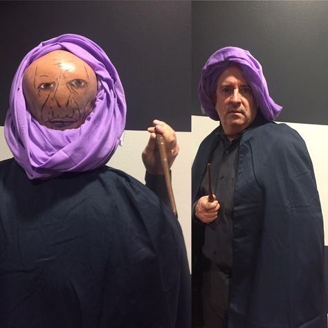 Voldemort Halloween Costume, Meme Diy Halloween Costumes, Professor Quirrell Costume, Voldemort Makeup Diy, Voldemort Costume Diy, Funny Harry Potter Costumes, Harry Potter Party Outfit, Harry Potter Diy Costumes, Alien Costume Diy