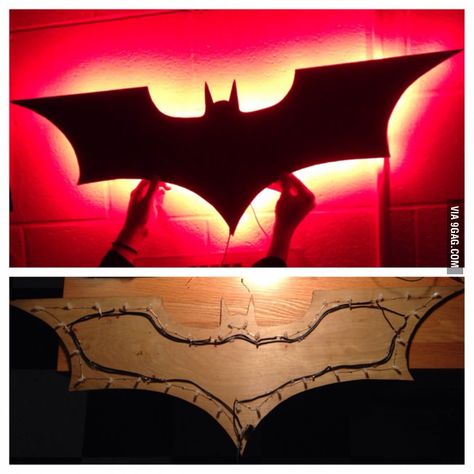 Diy batman light Batman Bedroom, Batman Room, Batman Decor, Superhero Bedroom, Cool Kids Bedrooms, Superhero Room, Batman Party, Batman Birthday, Gotham City