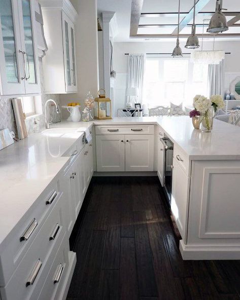 Top 60 Best Kitchen Flooring Ideas - Cooking Space Floors Gray Kitchen Countertops, Dark Wood Kitchen Cabinets, White Cabinets White Countertops, Kitchen Dark, Dark Wood Kitchens, Wood Floor Kitchen, Countertops Kitchen, Dark Kitchen, White Quartz Countertop