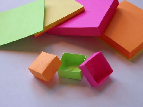 TO DO: Learn how to make these cute Origami Post-it boxes..as a hidden talent, plus a few of these would look cute strewn around on my office desk top Note Origami, Sticky Note Crafts, Origami Kutu, Sticky Note Origami, Notes Diy, Notes Craft, Cute Origami, Origami Ideas, Origami Box