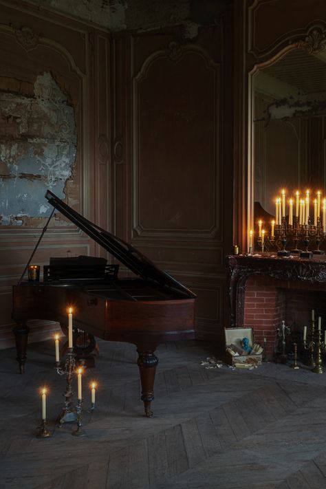 In a château, a grand piano stands in the center, with candles lit around it. To the right, a large mirror above a fireplace, with many lit candles. Piano Decorating Ideas, Candlelit Room, Candlelit Wedding, Piano Decor, Candles Dark, Life Vibes, 18th Bday, Candlelit Dinner, Candle Aesthetic