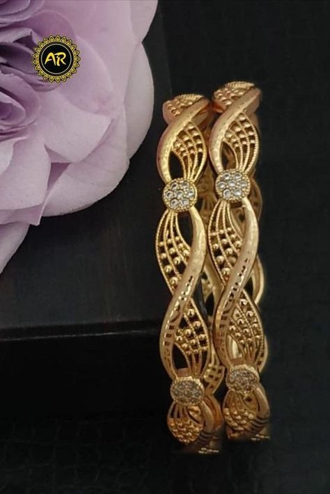 Gold Bangle Design For Women, Gold Bangle Design, Gold Bangle Designs, Antique Gold Bangle, Wedding Bangles, Unique Gold Jewelry Designs, Bangle Design, Pure Gold Jewellery, Gold Bangles For Women