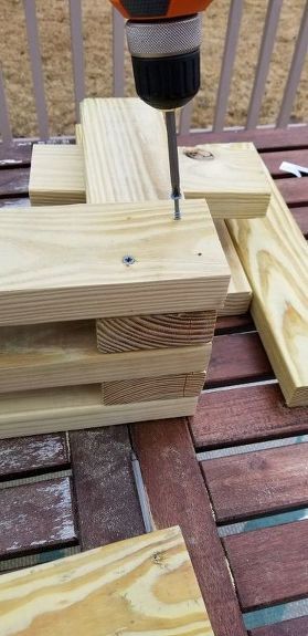 2x4 Bench Diy, Small Building Projects, Diy Patio Bench, 2x4 Bench, Wood Bench Outdoor, Patio Benches, Diy Bench Outdoor, Small Building, Bench Diy