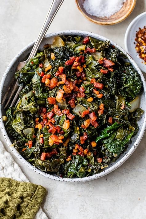 Braised Kale with Pancetta Easy Kale Recipes, Pancetta Recipes, Braised Kale, Kale Recipes, Keto Side Dishes, Fit Food, Healthy Side, Veggie Side Dishes, Healthy Sides