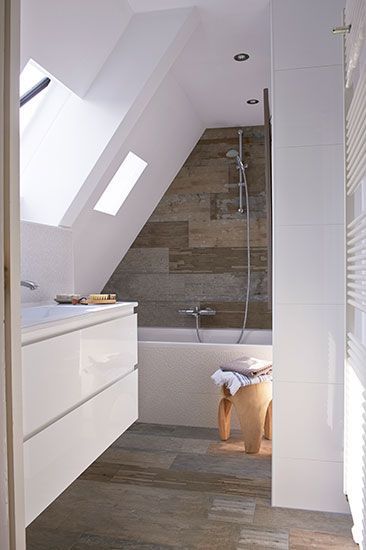 working with sloped ceilings in the bathroom | @meccinteriors | design bites Attic Bathrooms, Sloped Ceiling Bathroom, Attic Bathroom Ideas, Small Attic Bathroom, Attic Renovation Ideas, Loft Bathroom, Small Attic, Rustic Bathroom Designs, Attic Bathroom