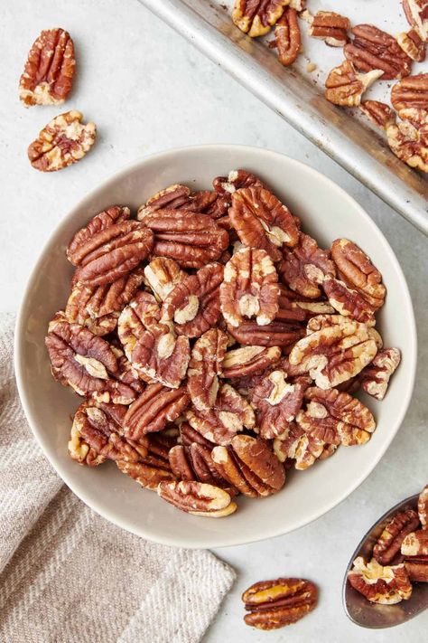 Feelgoodfoodie Recipes, How To Toast Pecans, Toast Pecans, Pecan Crusted Chicken, Sugared Pecans, How To Roast, Roasted Pecans, Cooking Tutorials, Diy Baking