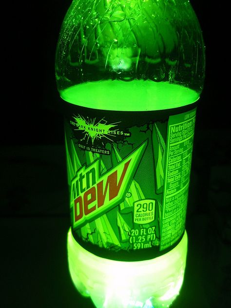 mountain dew glow experiment (4) by Joelk75, via Flickr Spring Sensory, Summer Stem, Dark Mountains, Diy Glow, Tech Gadget, Diy Science, Vbs Crafts, Cool Science Experiments, Object Lessons