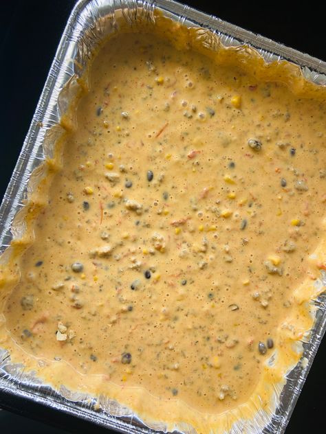 Cheese Dip On Blackstone, Flat Top Grill Appetizers, Black Stone Queso, Queso On The Blackstone, Tailgate Blackstone, Flat Top Camping Meals, Blackstone Nachos Recipe, Blackstone Snacks, Blackstone Mexican Recipes