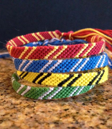 Gryffindor, Ravenclaw,Hufflepuff, and Slytherin!! ALL OF THEM!! Totally doing this! Harry Potter Friendship, Embroidery Yarn, Clay Bracelets, Friendship Bracelets Easy, Harry Potter Kids, Harry Potter Jewelry, Anniversaire Harry Potter, Theme Harry Potter, Harry Potter Birthday Party