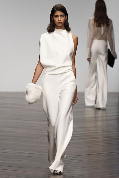 Osman Yousefzada Fall 2013 RTW Collection - Fashion on TheCut Collar Jumpsuit, Solid Jumpsuit, Colorful Jumpsuit, White Clothes, Stil Inspiration, Collar Tshirt, White Jumpsuit, Womens Bodysuit, Mode Inspiration