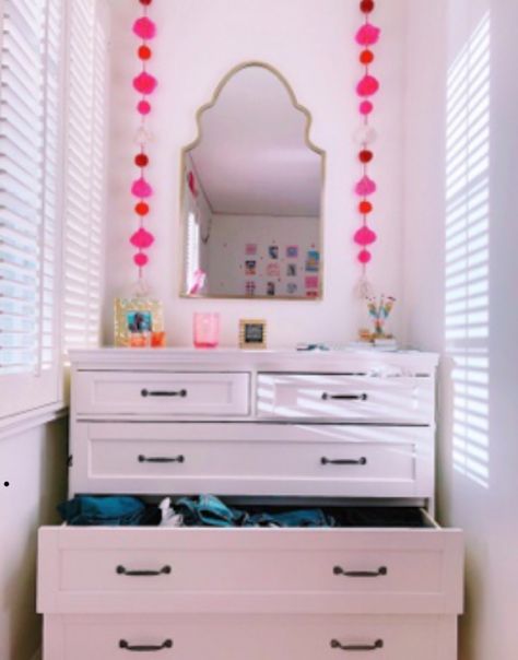 pinterest- katemclellann Preppy Bedroom, Bedrooms Ideas, Preppy Room Decor, Preppy Room, Cute Room Ideas, Room Redo, Cute Room Decor, Room Inspiration Bedroom, Room Ideas Bedroom