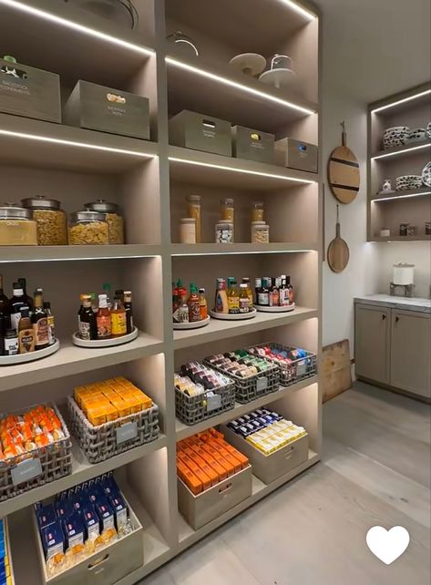 Khloe Kardashian Pantry Organization, Kylie Kardashian Pantry, Khloe Kardashian Pantry, Khloe Kardashian Kitchen, Kardashian Pantry, Aesthetic Pantry, Khloe Kardashian House, Modern Pantry, Dream Pantry