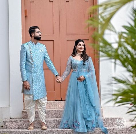 Pre Wedding Photoshoot In Lehenga, Pre Wedding Shoot Poses Bride Groom, Engement Look For Bride Indian, Wedding Reception Dress For Couples, Reception Wear For Bride, Couple Dresses For Reception, Couple Photography Poses Indian Wear, Indian Wedding Matching Outfits, Couple Shoot In Saree