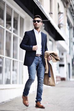 blue jeans, a cripy white shirt, a navy blazer, cognac shoes for an accent Dark Blue Outfit Ideas, Dark Blue Blazer Outfit, Sport Coat And Jeans, Dark Blue Outfit, Sports Coat And Jeans, Navy Blue Blazer Outfit, Blazer Men Outfit, Navy Blazer Outfits, Blue Outfit Ideas