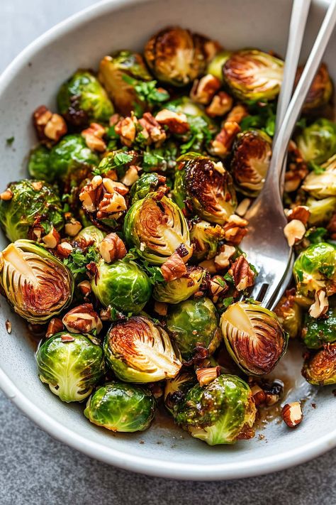 Maple Glazed Brussel Sprouts, Canadian Thanksgiving Recipes, Brussel Sprouts Roasted, Brussel Sprouts With Pancetta, Maple Brussel Sprouts, Oven Green Beans, Thanksgiving Favorites, Crispy Brussel Sprouts, Brussel Sprout Recipes Roasted