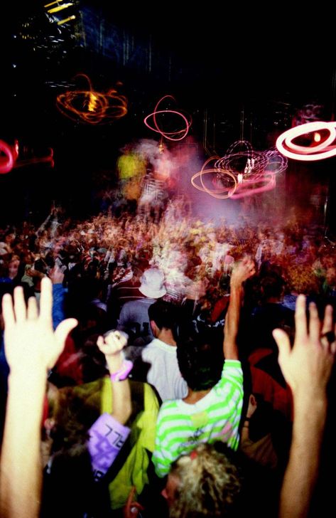 90s Nightclub, Project X Party Aesthetic, Techno Rave Aesthetic, Clubs Aesthetic, 90s Rave Aesthetic, Rave Photography, Club Pictures, Liverpool Club, 90s House