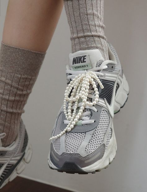 Pearl Tassel Shoelace Charm for Sneakers Handmade DIY Sneakers Pearl Bow Y2K Shoe Lace Charms - Etsy Shoe Lace Charms, Shoe Accessories Diy, Lace Charms, Diy Jewelry To Sell, Y2k Shoes, Diy Sneakers, Pearl Shoes, Tassel Shoes, Pearl Bow