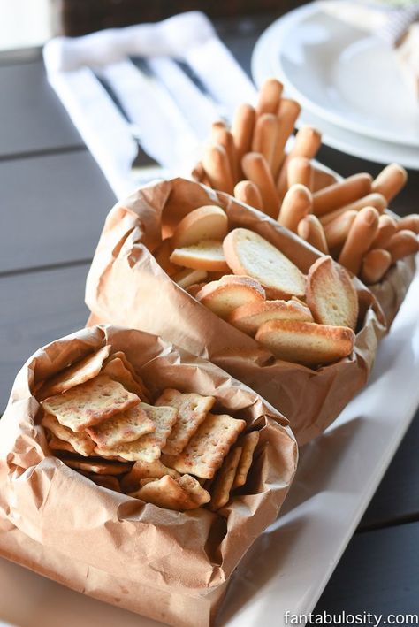 Bread Crackers Toasts for wine dinner party Bread Crackers, Italian Dinner Party, Italian Party, Wine And Cheese Party, Rustic Party, Wine Dinner, Wine Tasting Party, Cheese Party, Italian Dinner