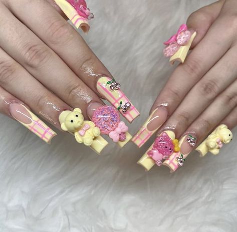 Nails With Teddy Bear, Sanrio Nails Acrylic, Teddy Bear Charm Nails, Nails With Teddy Bear Charms, Bear Charms On Nails, Long Nails With Bear Charm, Pink Nails With Bear Charm, Cute Nails Acrylic, Sanrio Nails