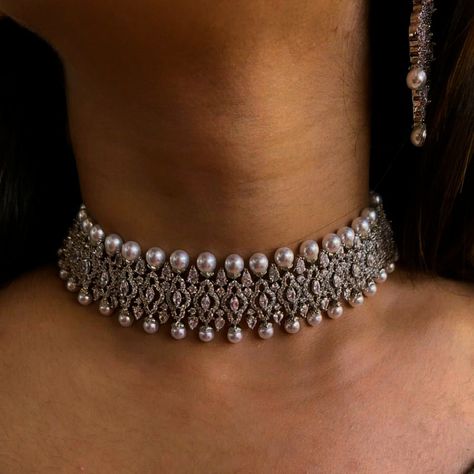 desi Desi Jewelry Aesthetic Simple, Desi Necklace, Desi Jewelry, Desi Outfits, Desi Aesthetic, Desi Wedding, Minimal Jewelry, Hand Jewelry, Style Mistakes