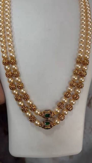 Beads Jewellery Designs, Pearl Long Chain, Beaded Wedding Jewelry, Temple Jewellery Earrings, Pearl Mala, Neck Pieces Jewelry, Gold Pearl Jewelry, Black Beads Mangalsutra Design, New Gold Jewellery Designs