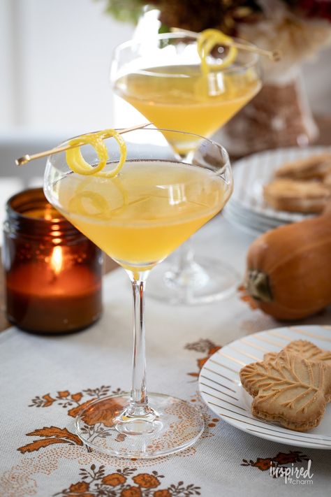 Learn how to make the best Maple Martini for fall. This autumn drink blends creamy vanilla vodka, tangy lemon juice, and the sweetness of pure maple syrup to create a fall drink that's as memorable as it is easy to whip up. This cocktail is so easy to make you can shake one up in minutes. Maple Martini, Ice Cream Float Recipes, Frozen Pumpkin Pie, Autumn Drink, Holiday Punch Recipe, Float Recipes, Ice Cream Shake, Frozen Pumpkin, Fall Drink