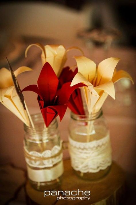 Origami Table Decorations, Lilies Origami, Paper Lilies, Origami Table, Nerd Wedding, Origami Flowers, Sister Wedding, Our Wedding Day, Table Centerpieces