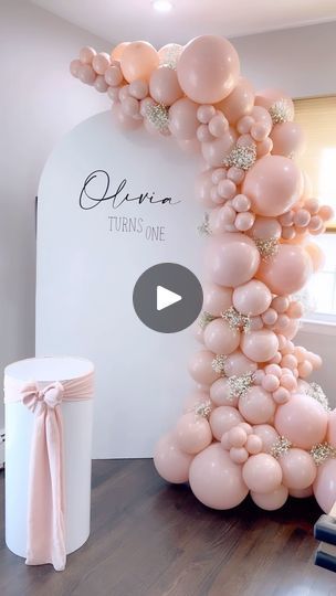 Open Arch Backdrop With Balloons, Balloons Flowers, 18th Birthday Decorations, Balloon Artist, Balloon Garland Diy, Garland Backdrops, Garland Diy, Entry Decor, Diy Balloon Decorations