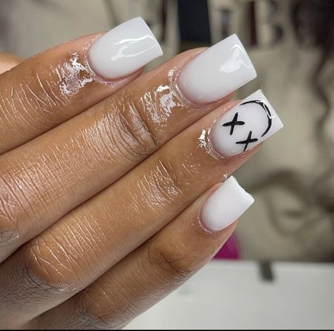 White Shirt Nail Ideas, Shirt White Acrylic Nails With Design, Cute Shirt Nails Acrylic, White Based Acrylic Nails, Simple Shirt Nail Ideas, Shirt Nail Ideas Acrylic, White Shirt Nails With Designs, Box Nails Short, Shirt Square Acrylic Nails